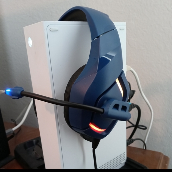 Gaming headset With Mic (PS5,XBOX,PC,NS) - Picture 1 of 5